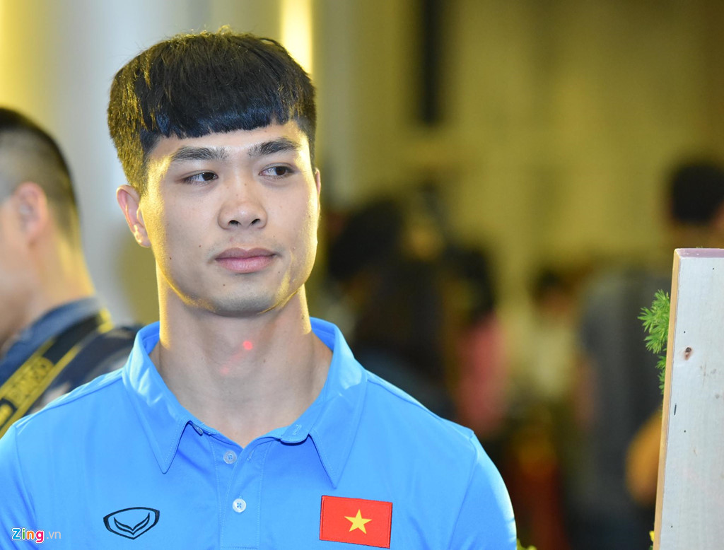 Huyền My gợi cảm trên thảm đỏ giải Cống hiến